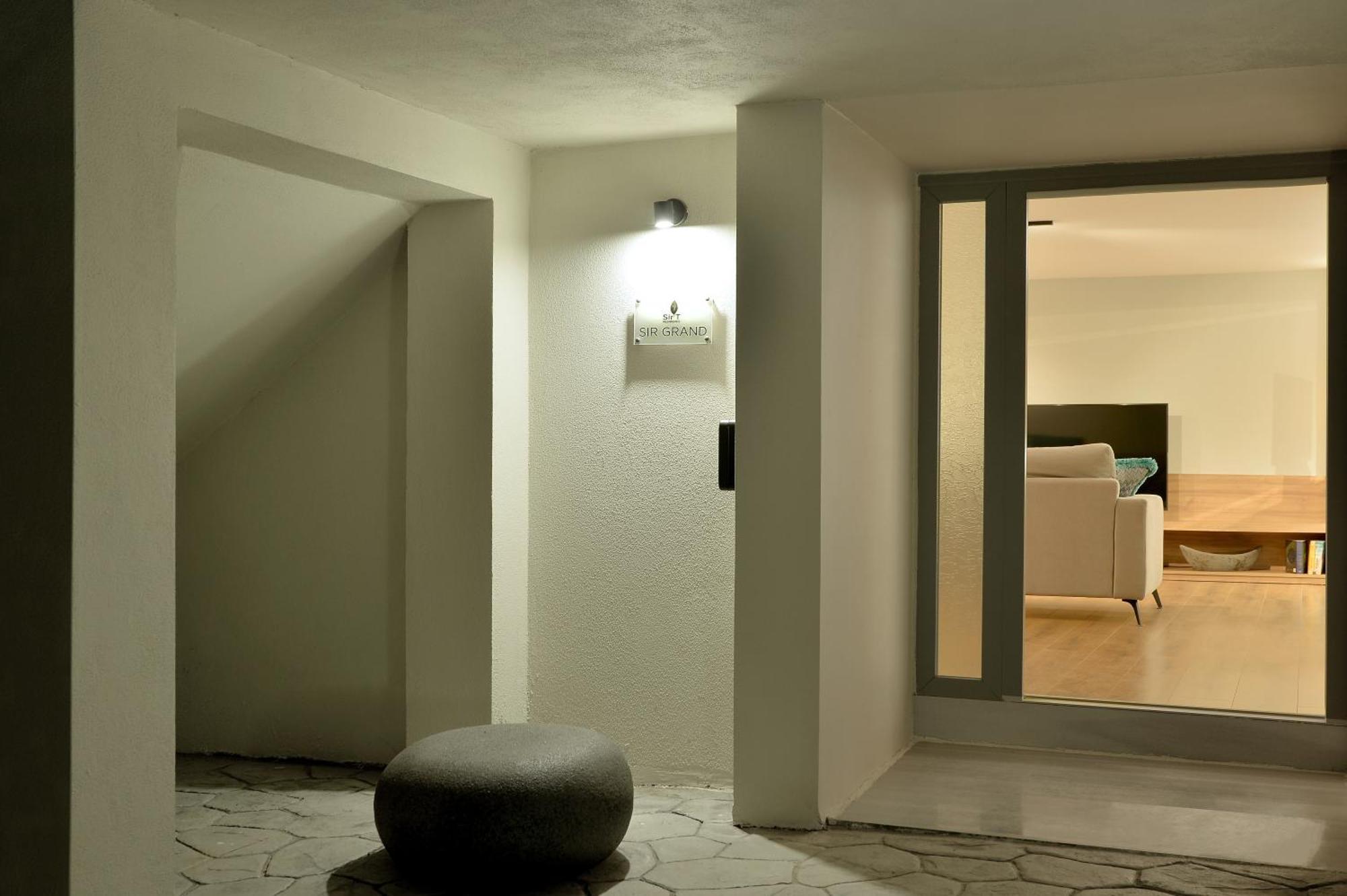 Sir T Residence Floka  外观 照片